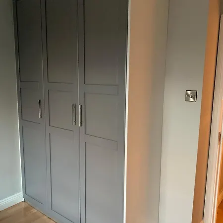 One Bed In 1 Apartment